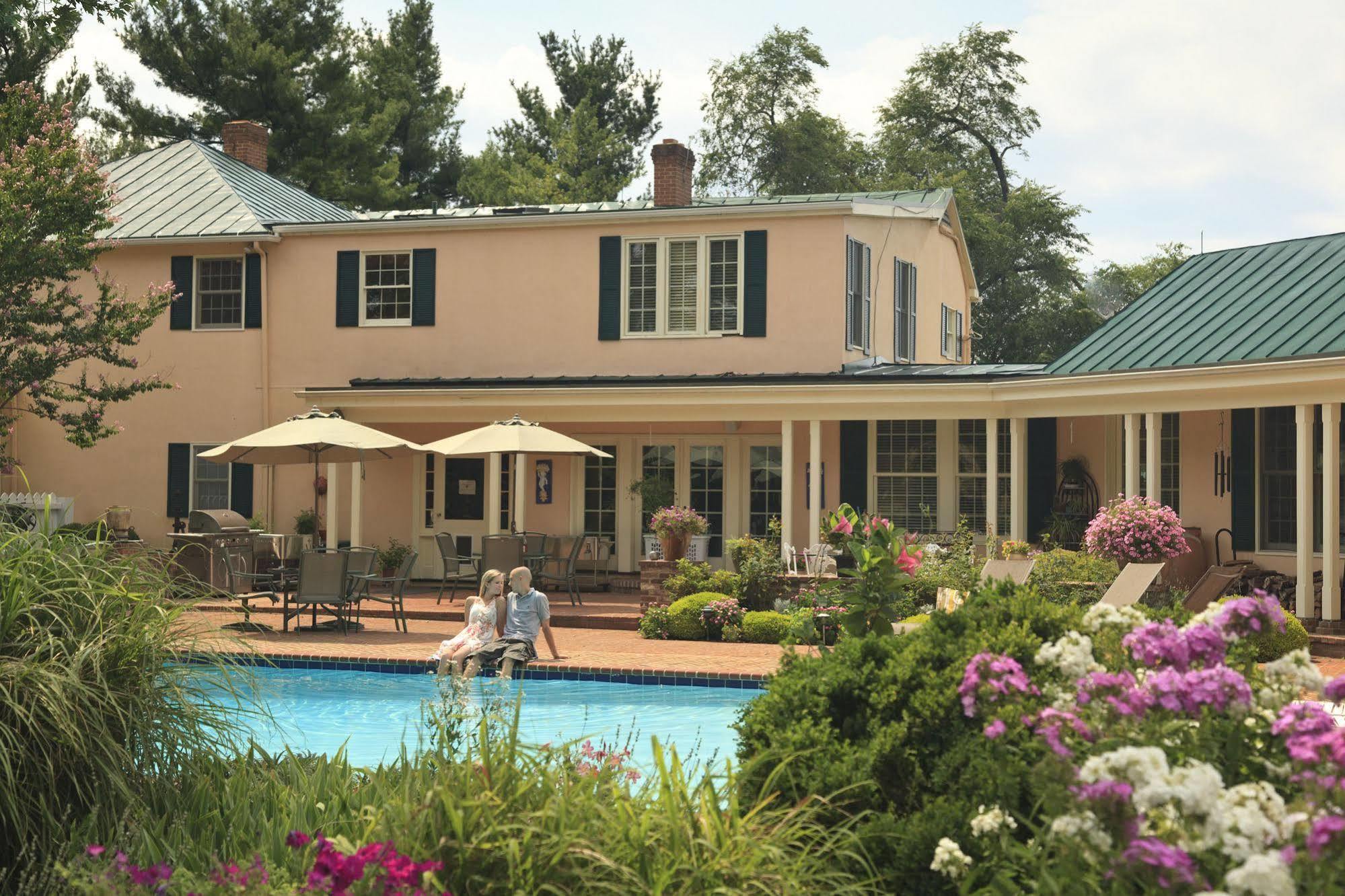 L'Auberge Provencale Inn & Restaurant Boyce Exterior photo
